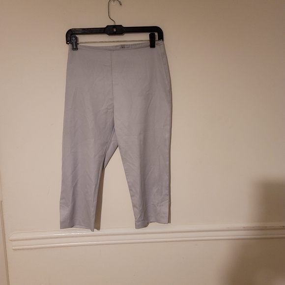 Grey Capris 🖤 - Picture 1 of 3